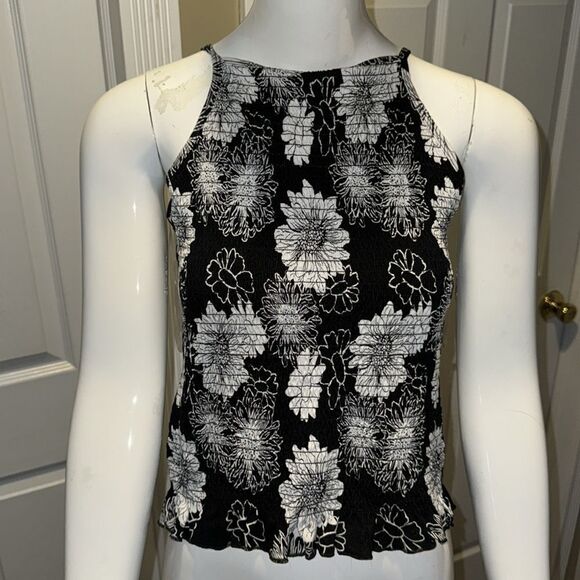 SO FLORAL black & white  stretch ruffle top - Picture 2 of 6